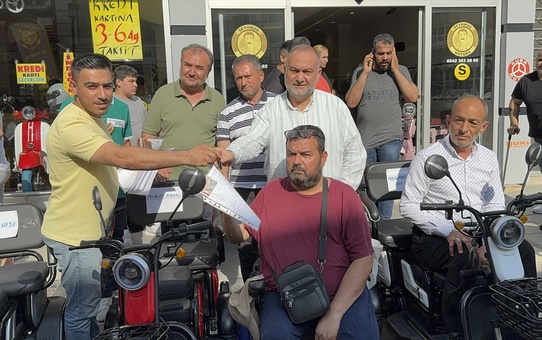 Adana'da 14 Engelliye Akülü Araç Desteği