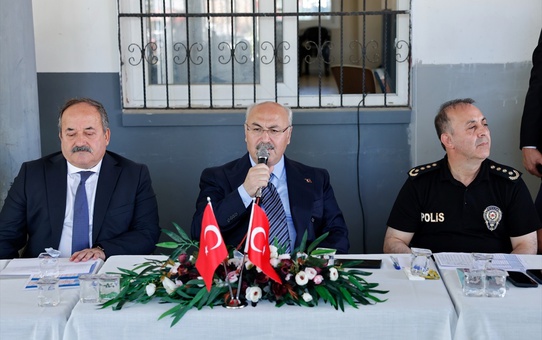 Vali Köşger, Gürselpaşa Mahallesi'ni Ziyaret Etti