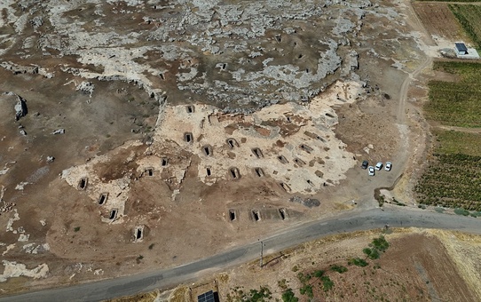Tharsa Antik Kenti'nde 8 Oda Mezarı Bulundu