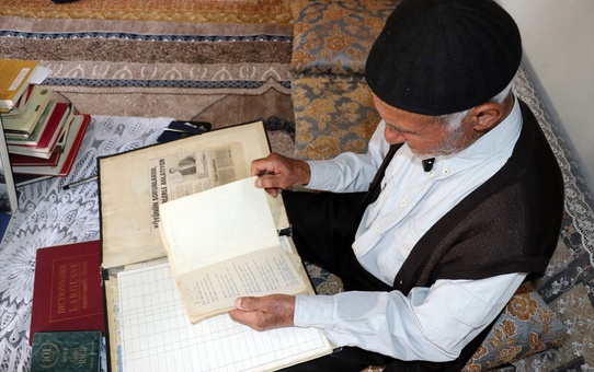 80 Yaşında Şiir ve Günlük Yazıyor