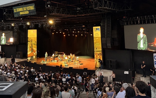 Max Richter İstanbul'da Konser Verdi