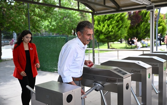 Baba ve Kız Aynı Sınıfta