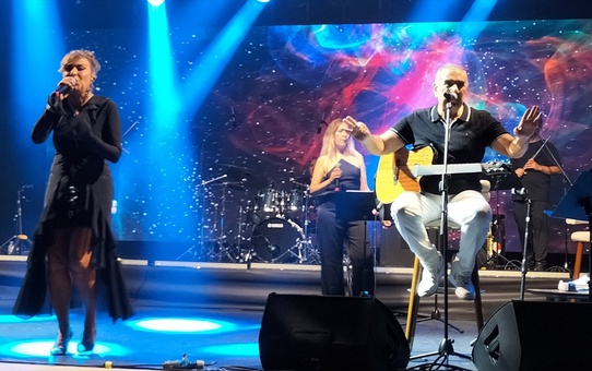 Özülkü Çifti Manavgat'ta Konser Verdi