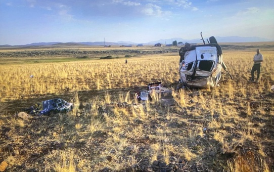 Karayazı'da Trafik Kazası: 3 Ölü, 1 Yaralı