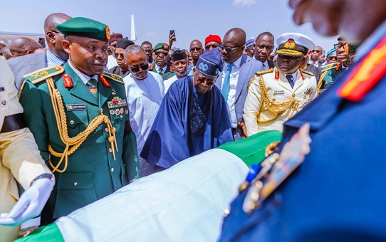 Eski Nijerya Devlet Başkanı Buhari Toprağa Verildi