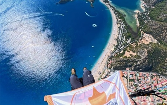 Fethiye'de Alzheimer İçin Yamaç Paraşütü Etkinliği