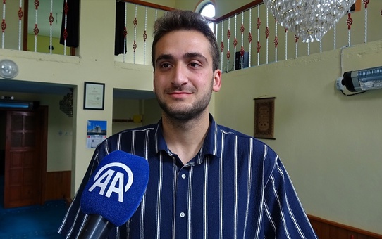 Genç İmam Camiyi Güzelleştiriyor