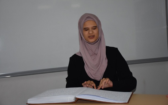 Görme Engelli Öğrenci Hafız Olma Hedefinde