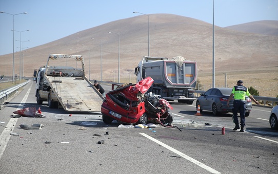 Niğde'de Trafik Kazası: 3 Ölü, 2 Yaralı
