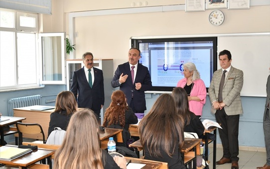 Vali Soytürk'ten Lise Ziyareti