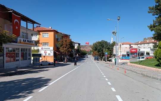 Uğurludağ'da Güvenli Trafik İçin Yol Çizgileri Yenileniyor