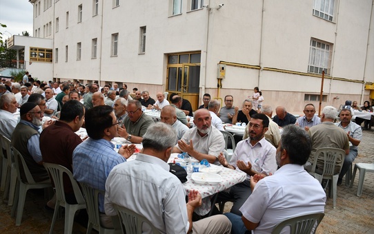 Vezirköprü'de Mezunlar Pilav Gününde Buluştu