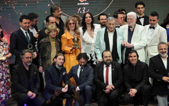 Bedia Muvahhit Tiyatro Ödülleri 13. Yılında Sanat Dünyasını Buluşturdu