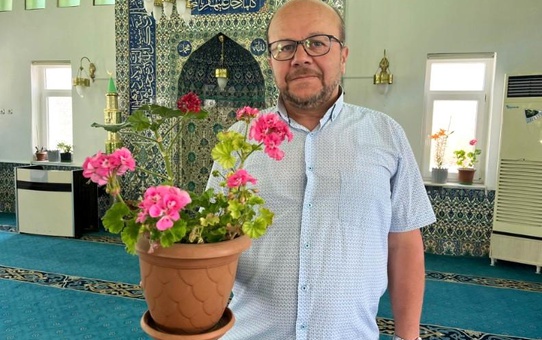 Orman Camii Çiçek Bahçesine Dönüştü