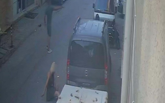 Ayrı yaşadığı eşine kurşun yağdırıp mezarlıkta intihar etti