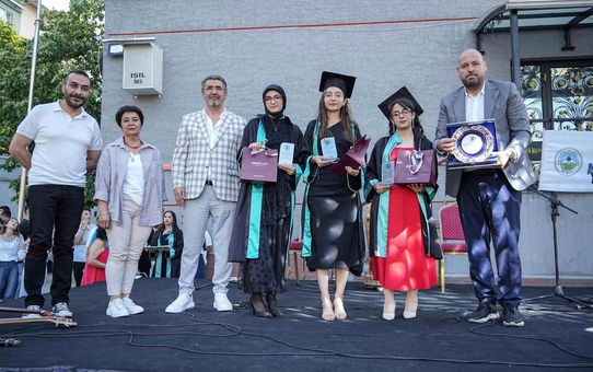 Nuri Erbak Lisesi'nde Mezuniyet Coşkusu