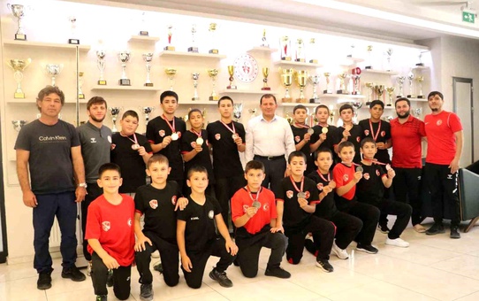 Kayseri Güreşçilerinden 11 Madalya