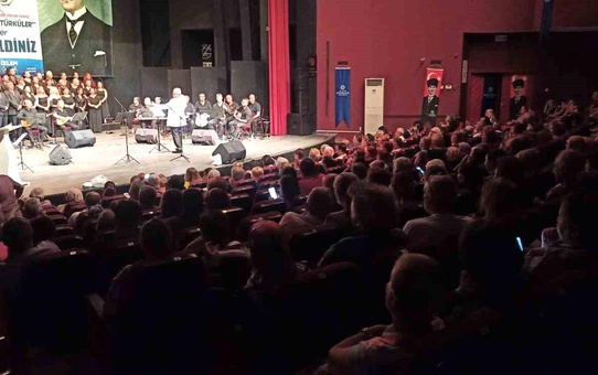 Aydın'da 'Bir Sevdadır Türküler' Konseri Büyük İlgi Gördü