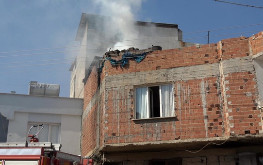 Kilis'te Çatı Katı Yangını: 1 Kişi Hastaneye Kaldırıldı