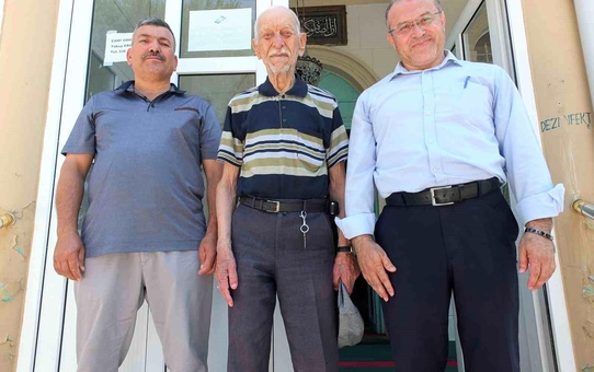 89 Yaşındaki Mustafa Amca, 59 Yıldır Müezzinlik Yapıyor