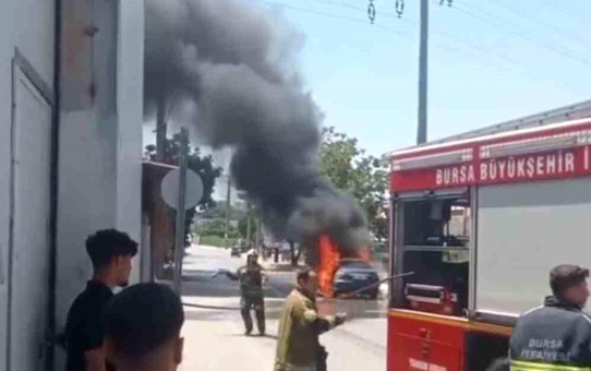Bursa'da Otomobil Yangını