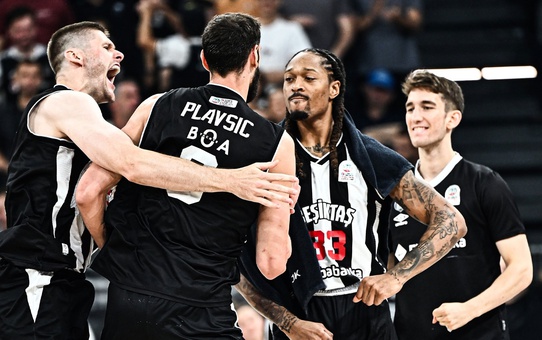 Ligde final oynayan Beşiktaş Fibabanka'da 6 ayrılık birden