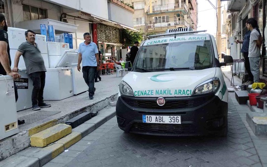Yaşlı adam, teras katında demirlere asılı halde ölü bulundu