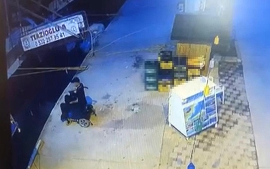 Akülü sandalye ile geldiği iskeleden kendini denize bıraktı