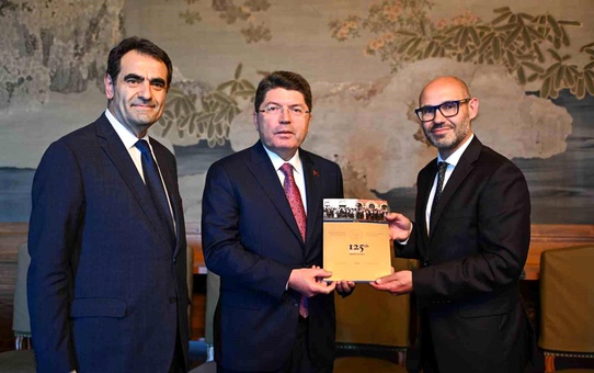 Bakan Tunç Hollanda'da İncelemelerde Bulundu