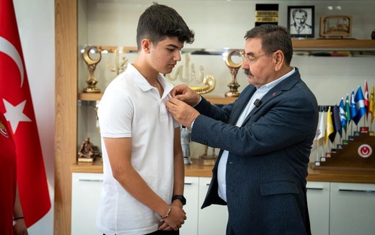 Başkan Odabaşı, Başarılı Sporcuları Ağırlayarak Ödüllendirdi