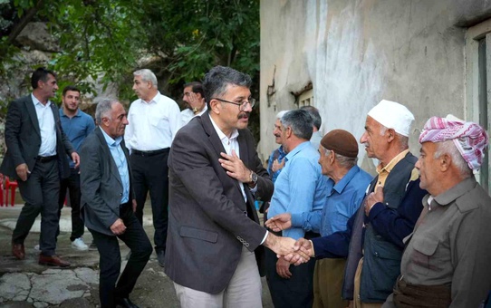 Vali Çelik Şemdinli'de Yol Çalışmalarını Denetledi