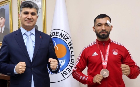 Hatip Emlek, Dubai'de Kick Boks Dünya Şampiyonası'nda Mersin'i Temsil Edecek