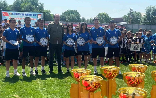 Tavşanlı'da Nejat Tülek Junior CUP Futbol Turnuvası Ödül Töreni Düzenlendi