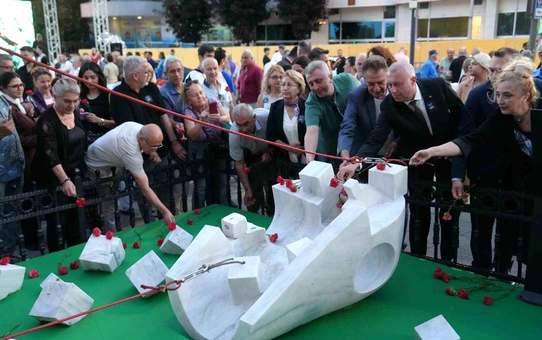 Srebrenitsa Katliamı'nın 30'uncu yılında Kartal'da anma töreni düzenlendi