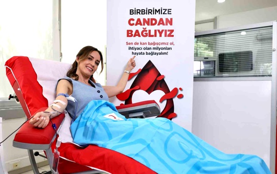 Ünlülerden Kızılay'a Kan Bağışı Desteği