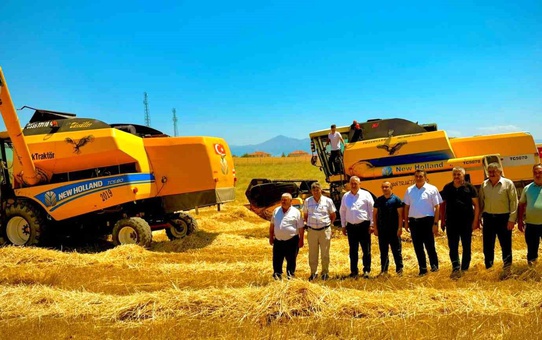 Afyonkarahisar'da Belediyeye Ait Kocaöz Tarlasında Buğday Hasadı Yapıldı