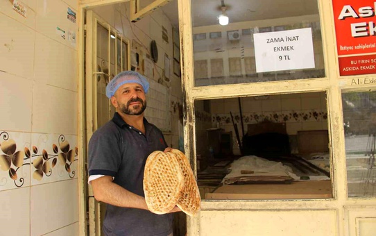 Herkes zam o indirim yaptı: Komşulara kızıp ekmeğin fiyatını düşürdü