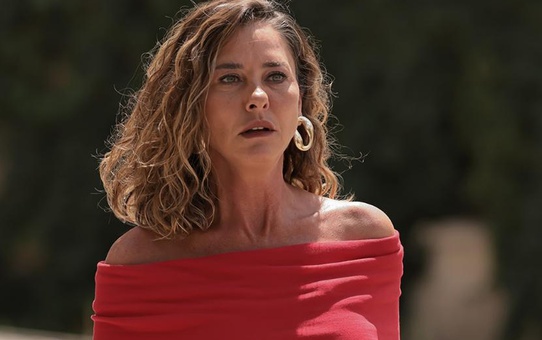 Çeşme tatilinde talihsiz kaza! Ece Uslu ameliyat oldu