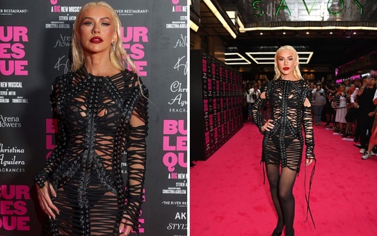 Pop yıldızı Christina Aguilera iç çamaşırını gösteren elbisesiyle galaya damga vurdu