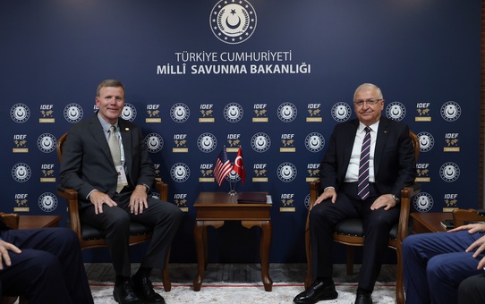 Bakan Güler IDEF 2025'te Görüşmeler Yaptı