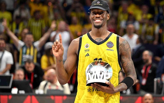 Nigel Hayes-Davis, Phoenix Suns ile Anlaştı