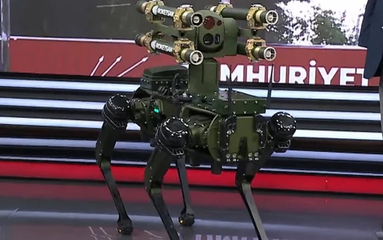 Türkiye'nin ilk füze atan robot köpeği canlı yayında tanıtıldı