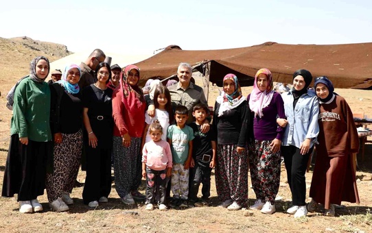 Vali Çelik, Minas Yaylası'nda Hayvancılıkla Uğraşanlarla Buluştu
