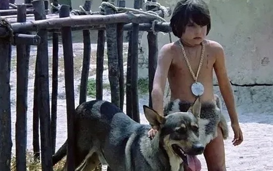Bu gerçeği herkes bilmez! Tarkan filmindeki o meşhur çocuk, ünlü ismin oğluymuş
