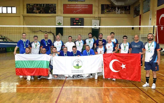 Osmangazi Belediyespor ve Varna Voleybol Takımı Dostluk Maçı Yaptı