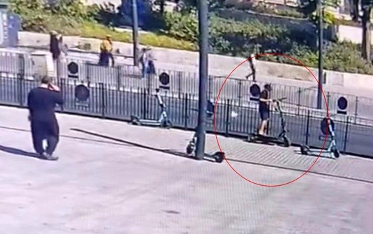 İstanbul'da Çocuklar Scooter Çaldı