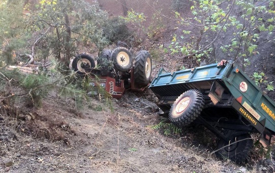 Traktör Kazasında Dede Hayatını Kaybetti, Torun Ağır Yaralı