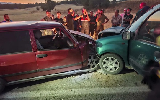 Kütahya'da trafik kazası! İki kişi hayatını kaybetti