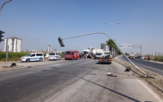 Adana'da Tanker Kaza Yaptı: 2 Yaralı