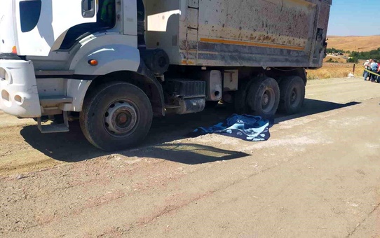 Kamyonun Altında Kalan İşçi Öldü